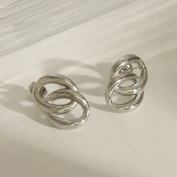 O-TYPE SILVER EARRING
