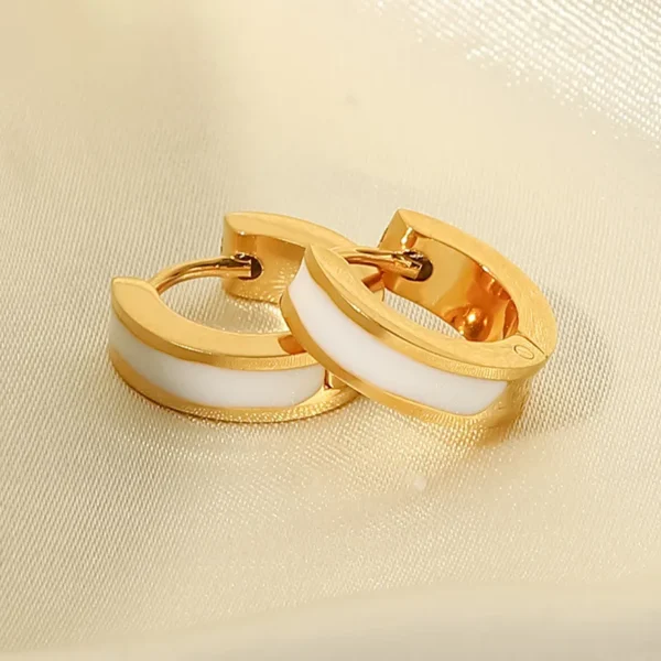 CLASSIC CIRCLE WHITE EARRING
