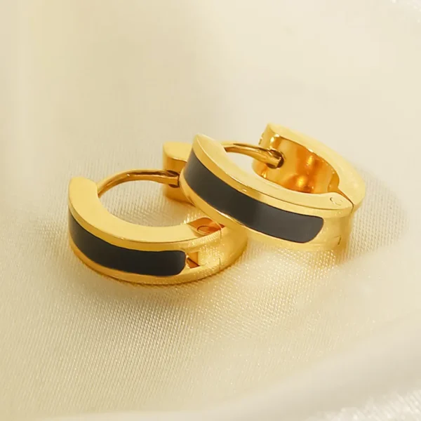 CLASSIC CIRCLE BLACK EARRING