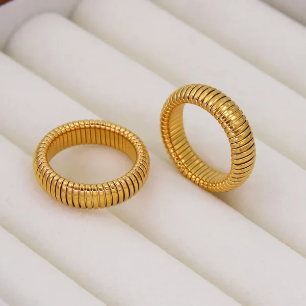 GEOMETRIC GOLD RING