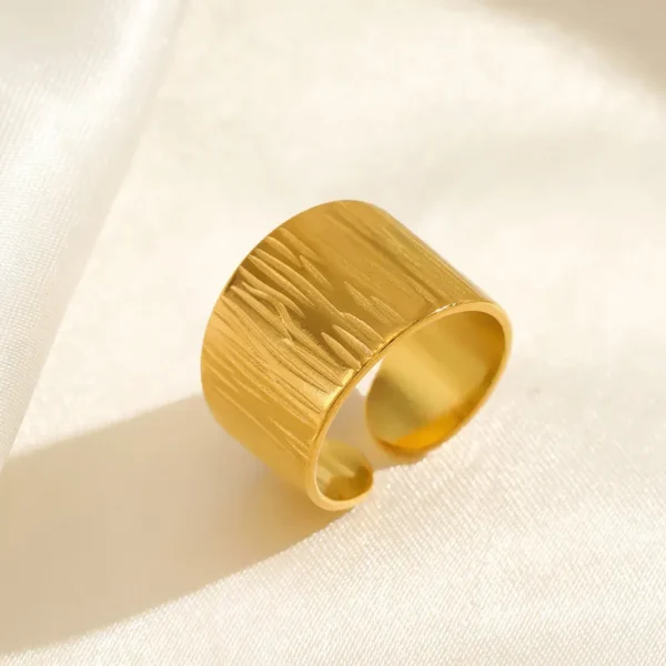 AMON GOLD RING