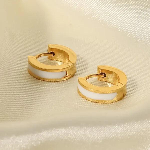 CLASSIC CIRCLE WHITE EARRING - Image 2