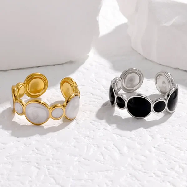 WHITE ENAMEL CIRCLES RING - Image 3
