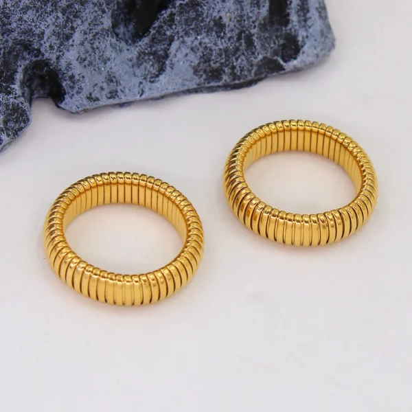 GEOMETRIC GOLD RING - Image 2