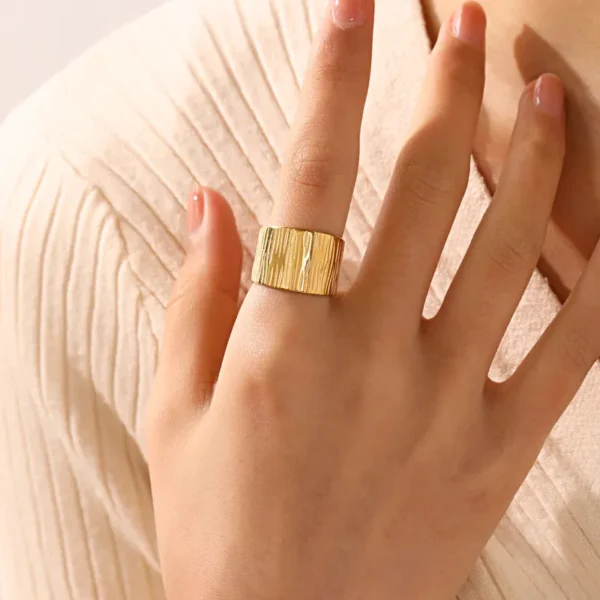 AMON GOLD RING - Image 4