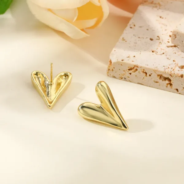 SIMPLE GOLD HEART EARRING - Image 4