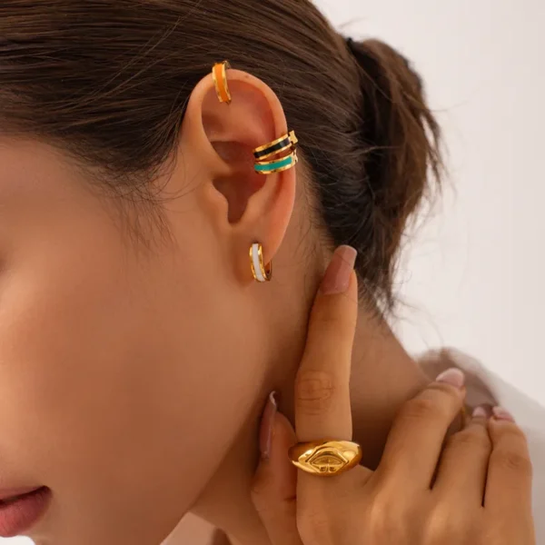 CLASSIC CIRCLE BLACK EARRING - Image 4