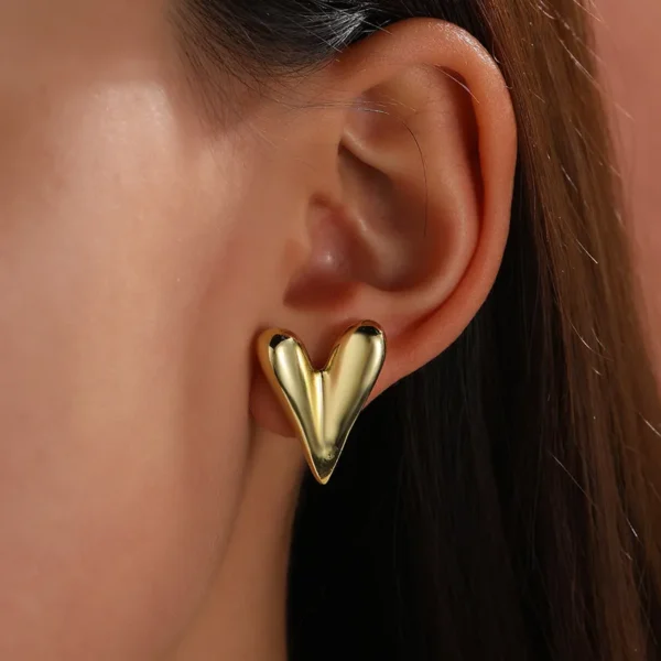 SIMPLE GOLD HEART EARRING - Image 5