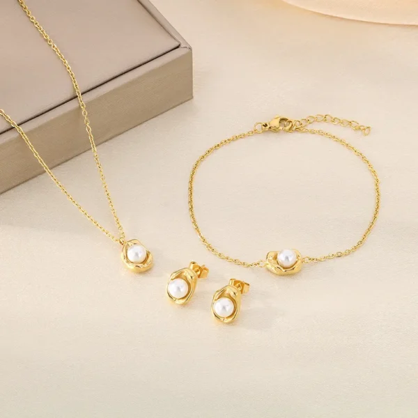 SAYLOR PEARL GOLD SET