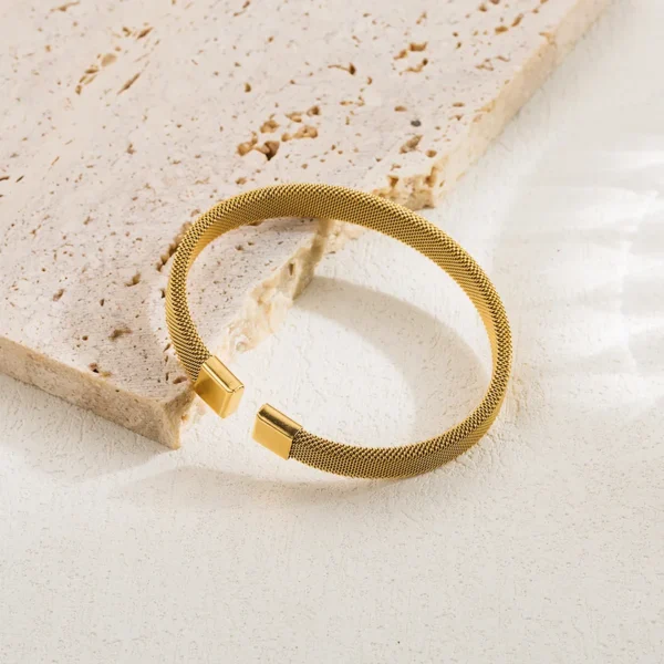 BONE GOLD BRACELET