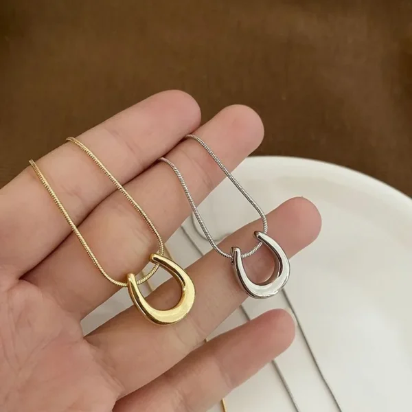 U-SHAPED NECKLACE - Image 3